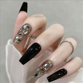 Shop nail vùng Bondi Junction cần thợ bột có kinh nghiệm